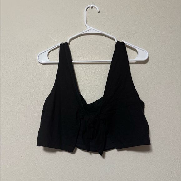 5/$55 !! 🔥 Kendall & Kylie Black Crop Top - Picture 2 of 3